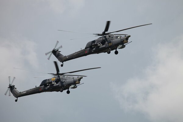 Equipo acrobático BERKUT . Fuerza aérea de Rusia. mi-28N.