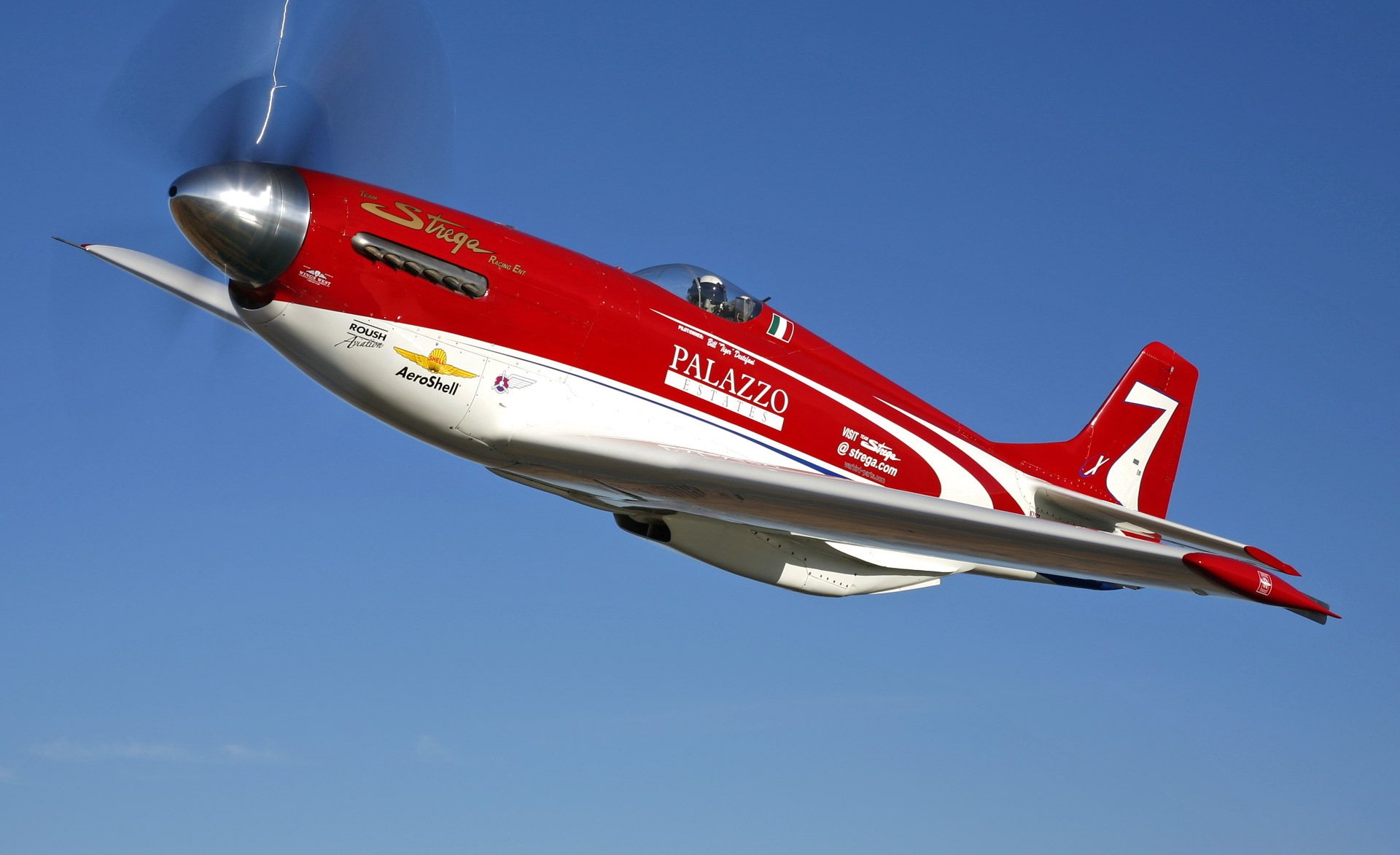 c2 aereo sportivo bianco rosso cielo