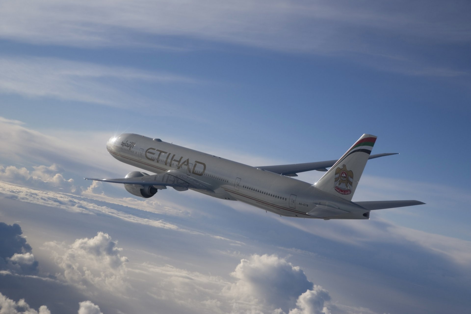 aereo di linea airbus a330 wide-body jet aereo passeggeri etihad airways cielo nuvole di volo