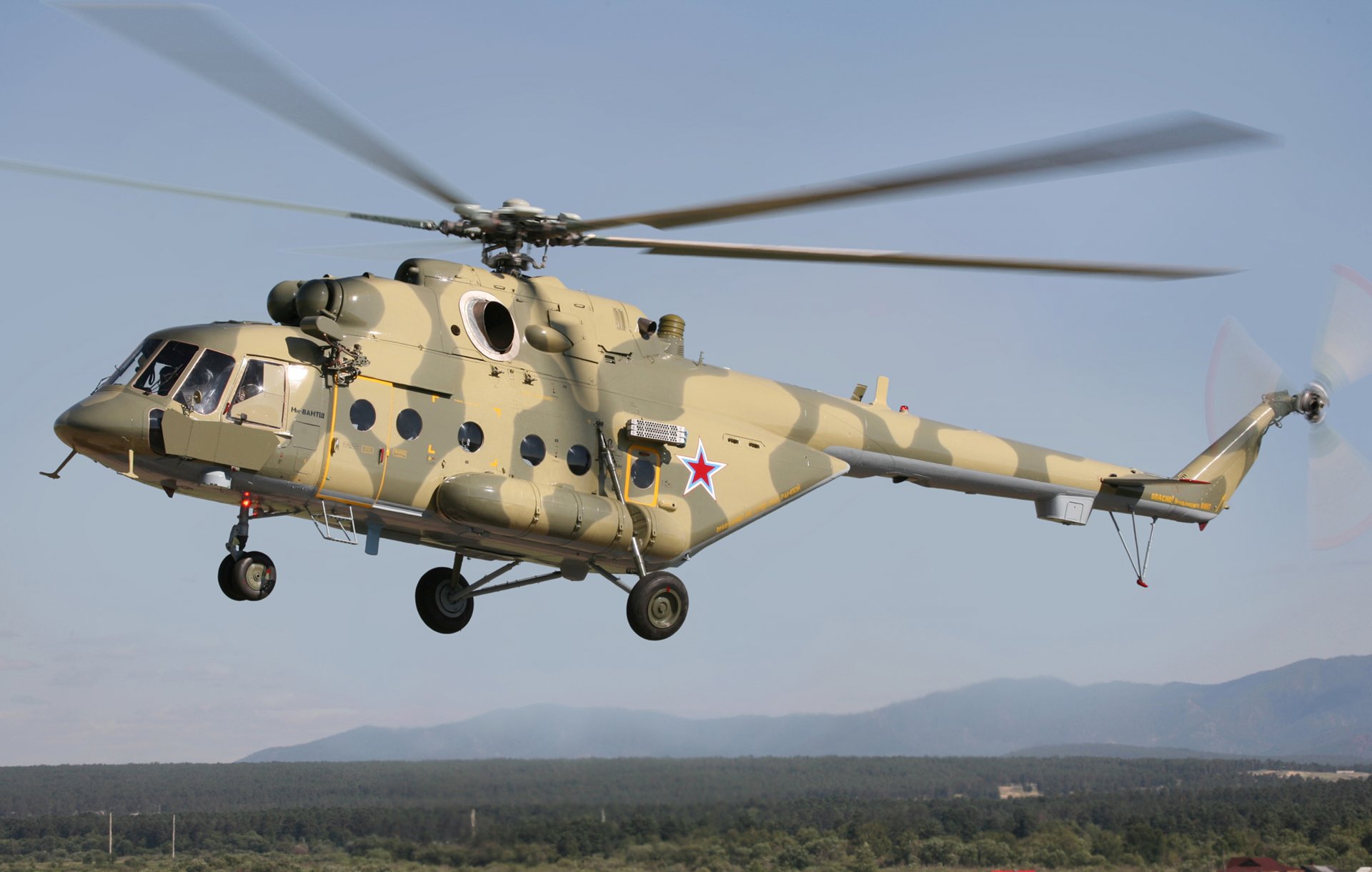 wielozadaniowy mi-8 mi-17 niebo lot lądowanie góry drzewa las