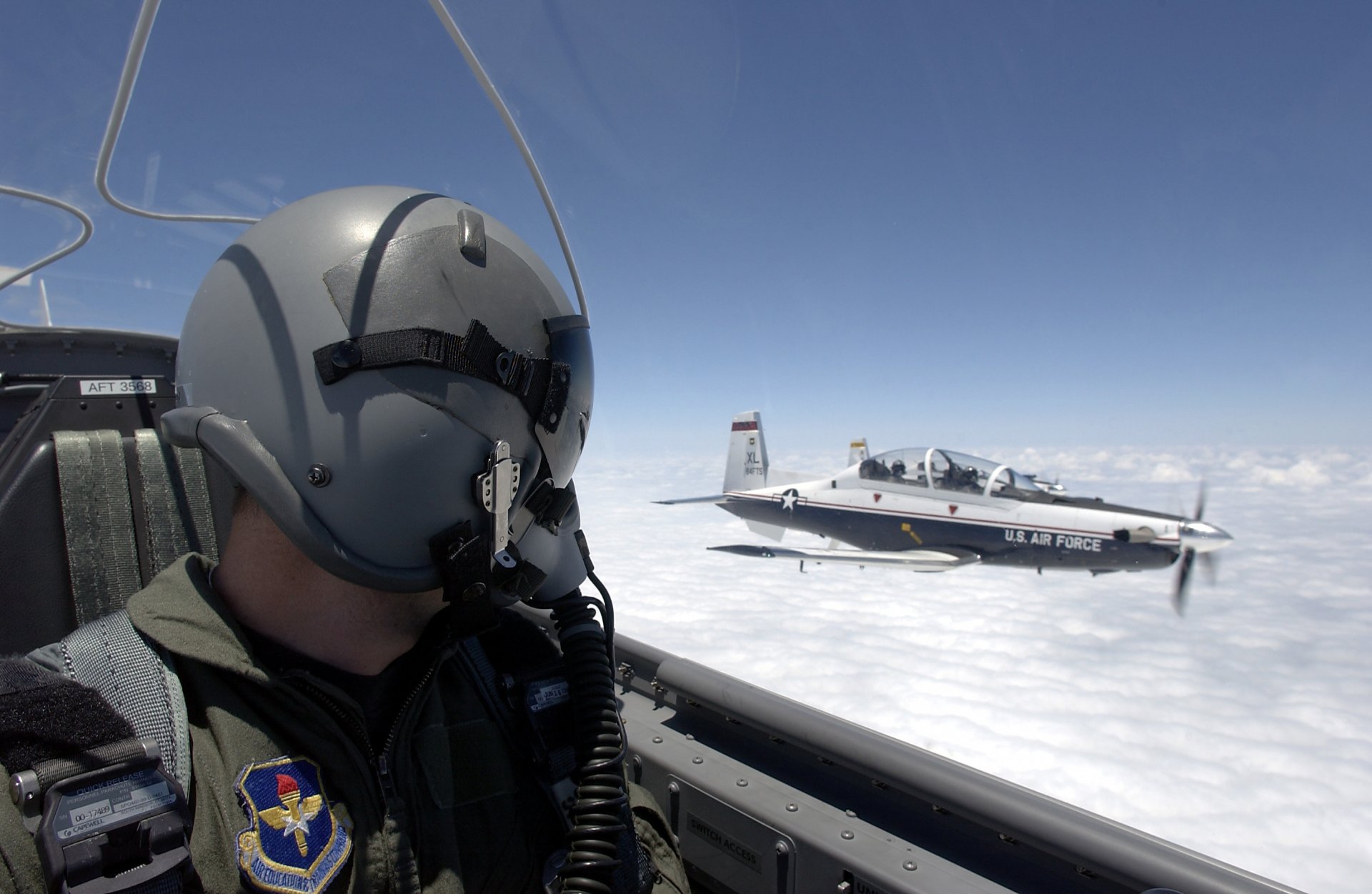 militaire avion aviation ciel nuages pilote cabine casque fond d écran