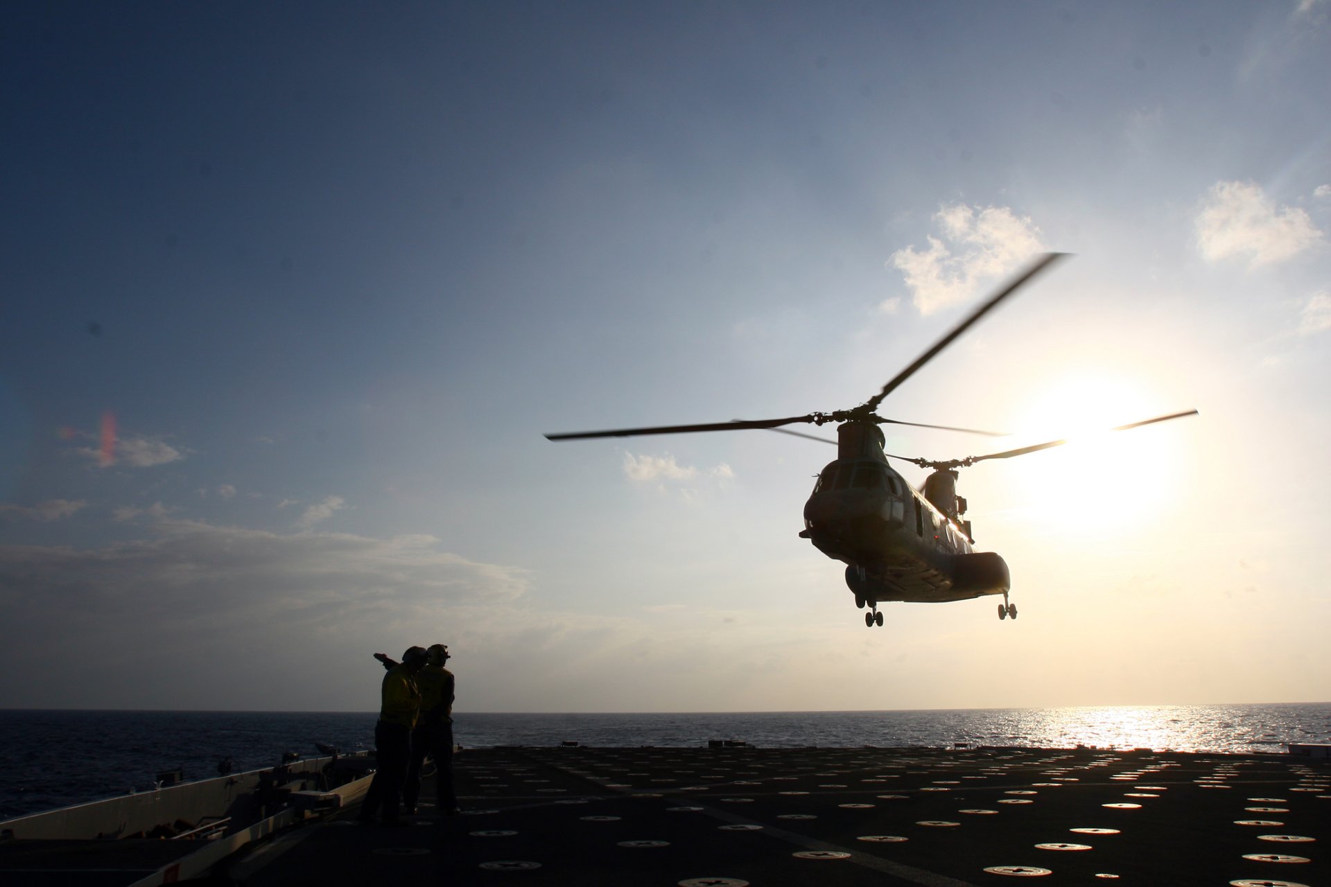 aviation navire plate-forme porte-avions militaire marines arimia états-unis amérique soleil mer