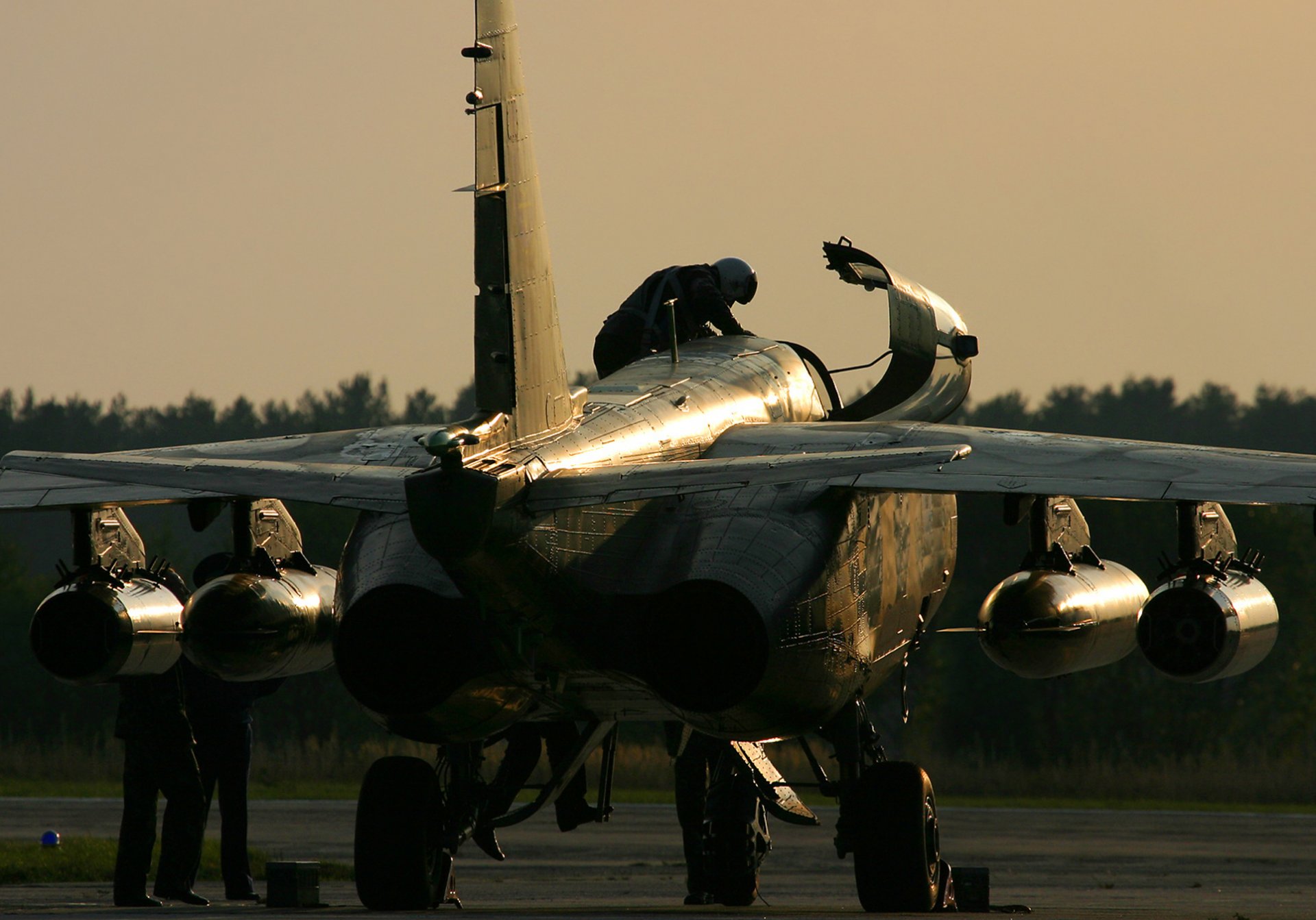 su 25 pilote ukraine coucher de soleil soir moteurs