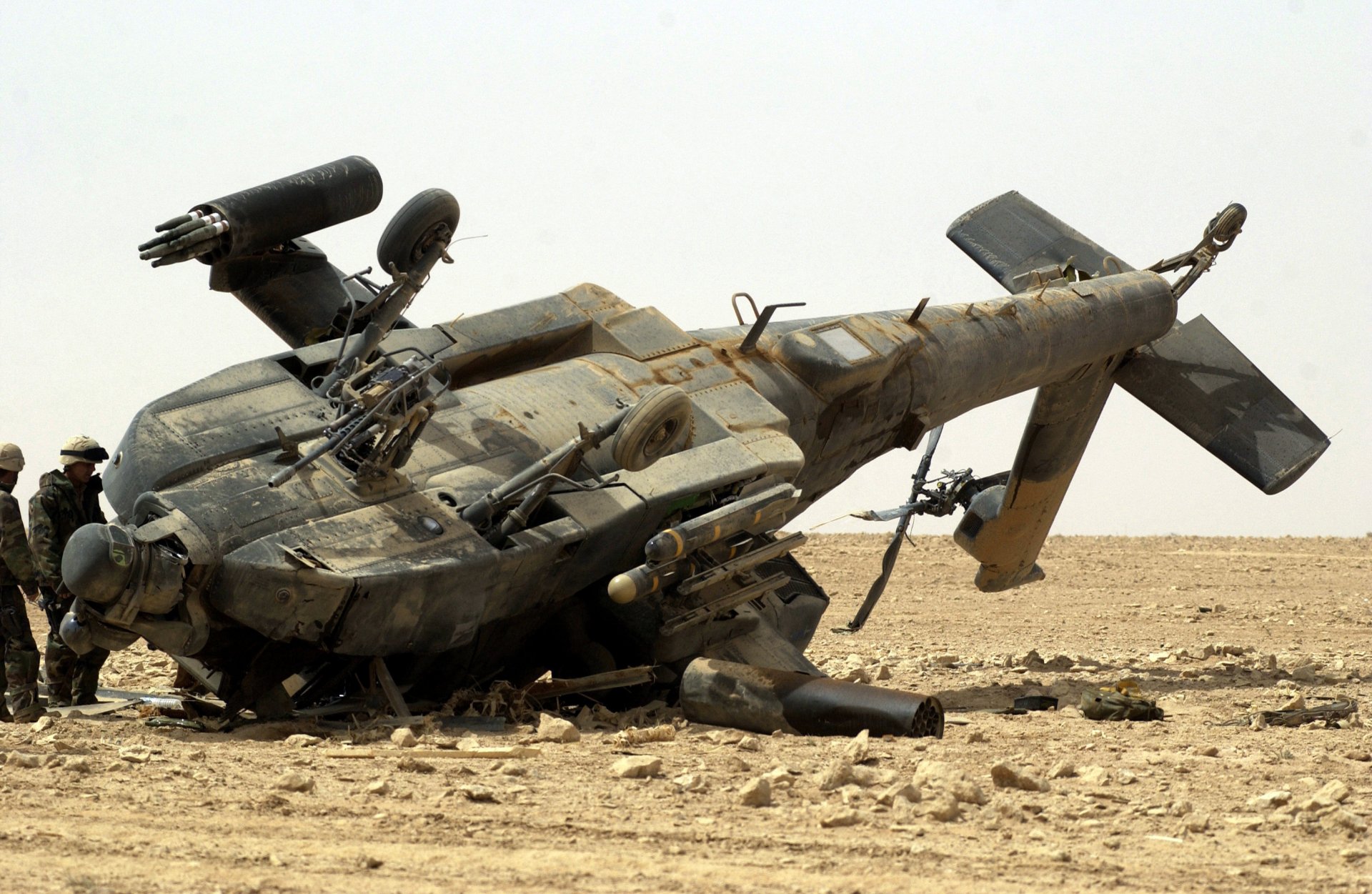 ah - 64 apache wrak pustynia irak