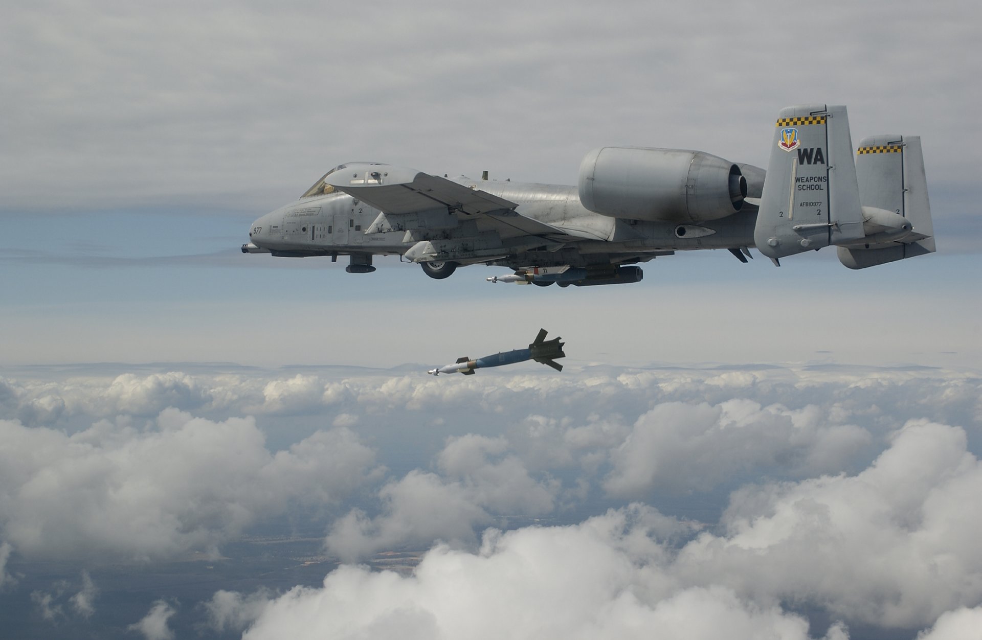 thunderbolt rakete macht himmel wolken