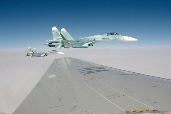 Avions de la force aérienne russe dans le ciel