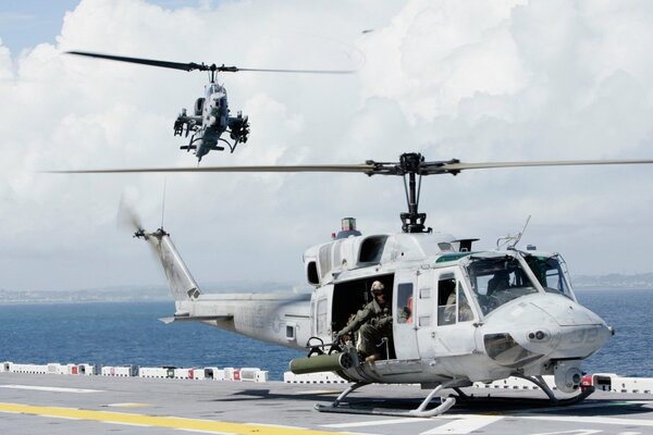 Hélicoptères de combat Bell UH-1N Twin Huey