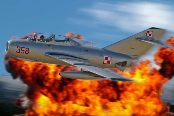 Chasseur MIG 18 dans le ciel en feu