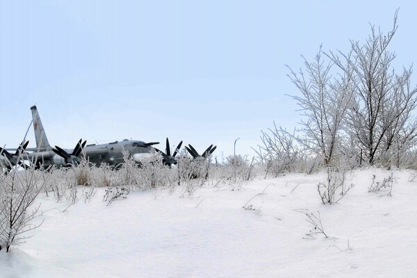 Avión bombardero estratégico en la nieve