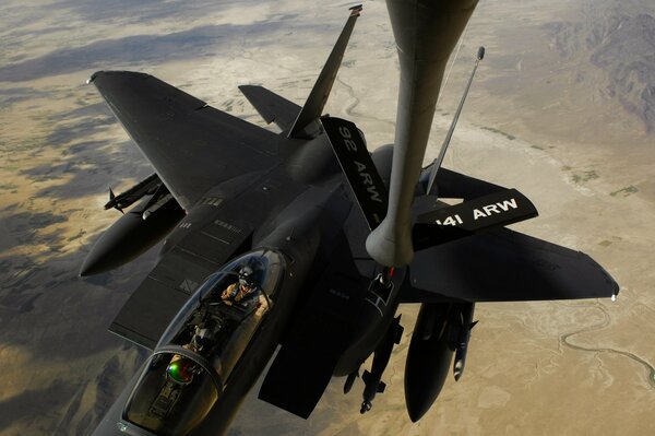 Tanken eines f-15e strike Eagle-Flugzeugs bei der US Air Force