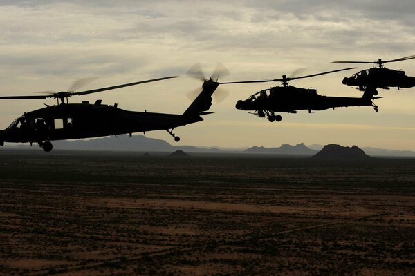 Śmigłowce US Army UH - 60 black hawk i ah-64 apache