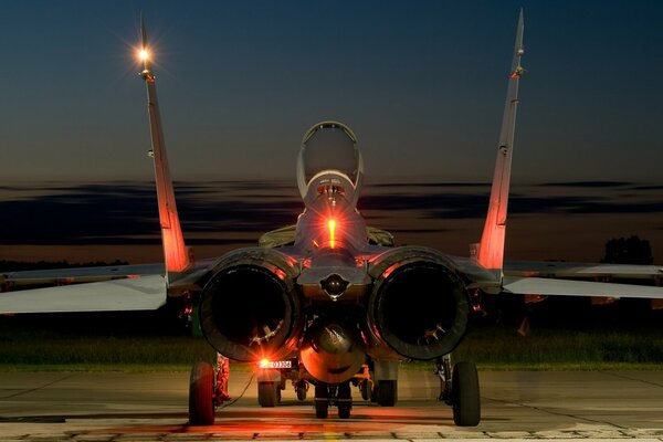 Caza MIG-29 listo para volar