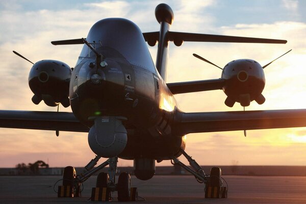 Copie d un grand avion sur fond de coucher de soleil