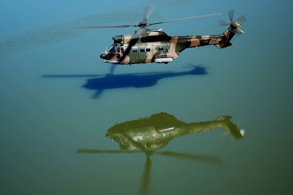 Photos of the reflection of aircraft blades in the water