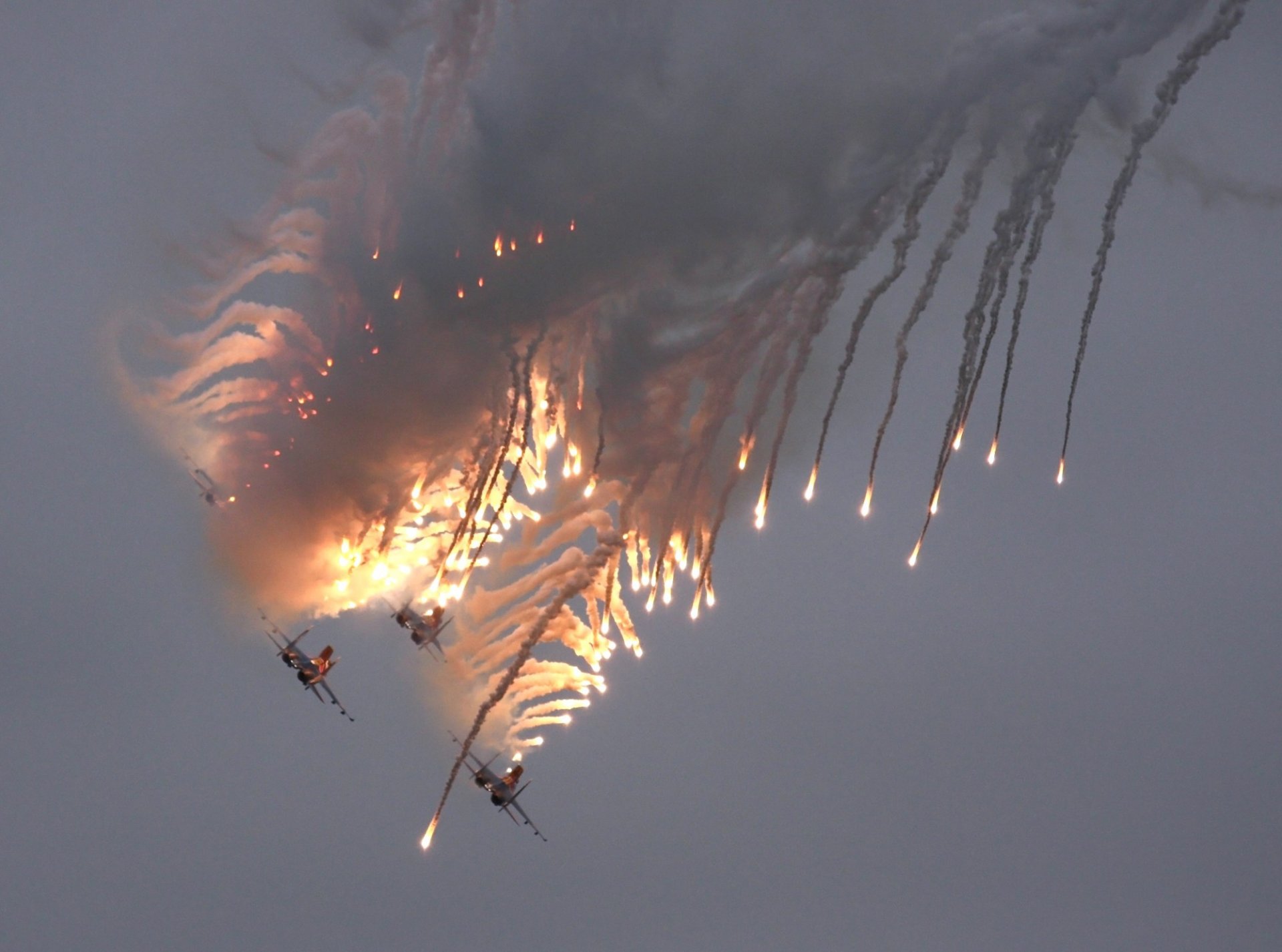 airshow max flight russian knights plane