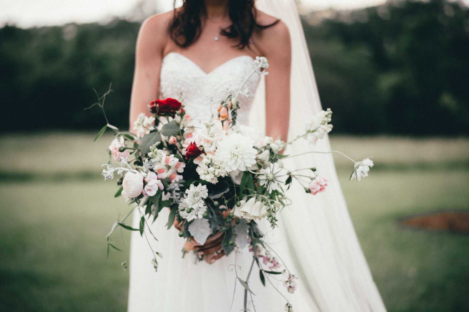 girl bride bouquet flower