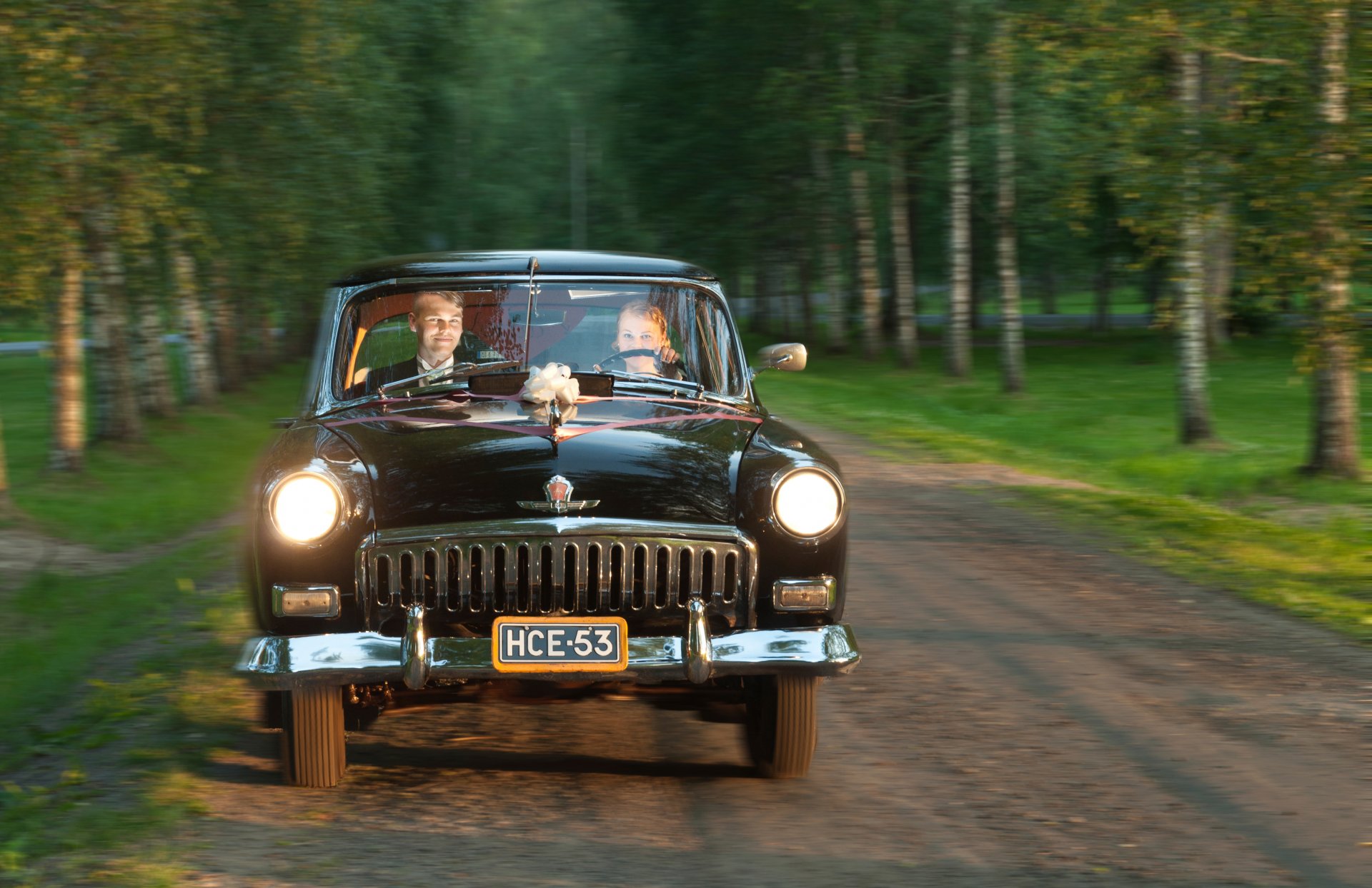 bräutigam braut hochzeit auto