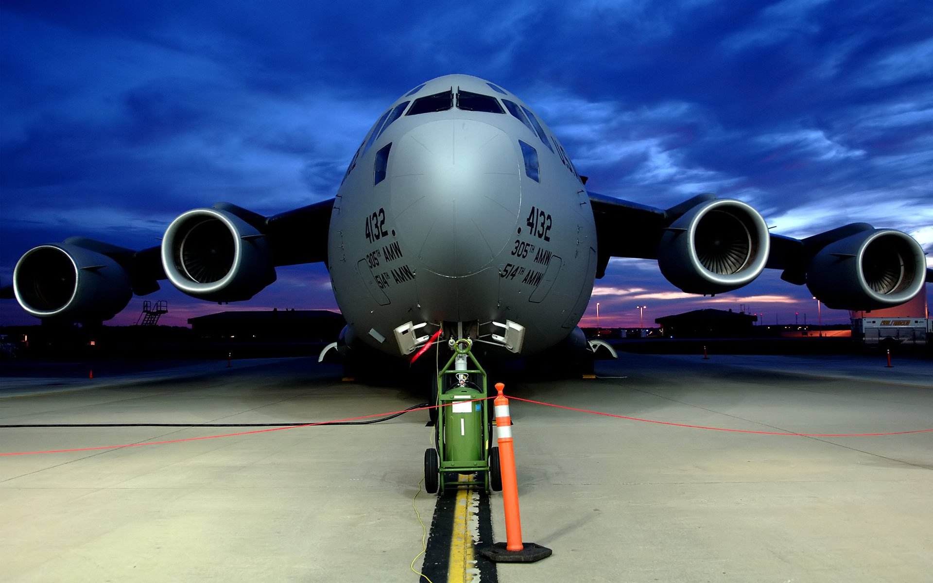 large military plane in ayropartu