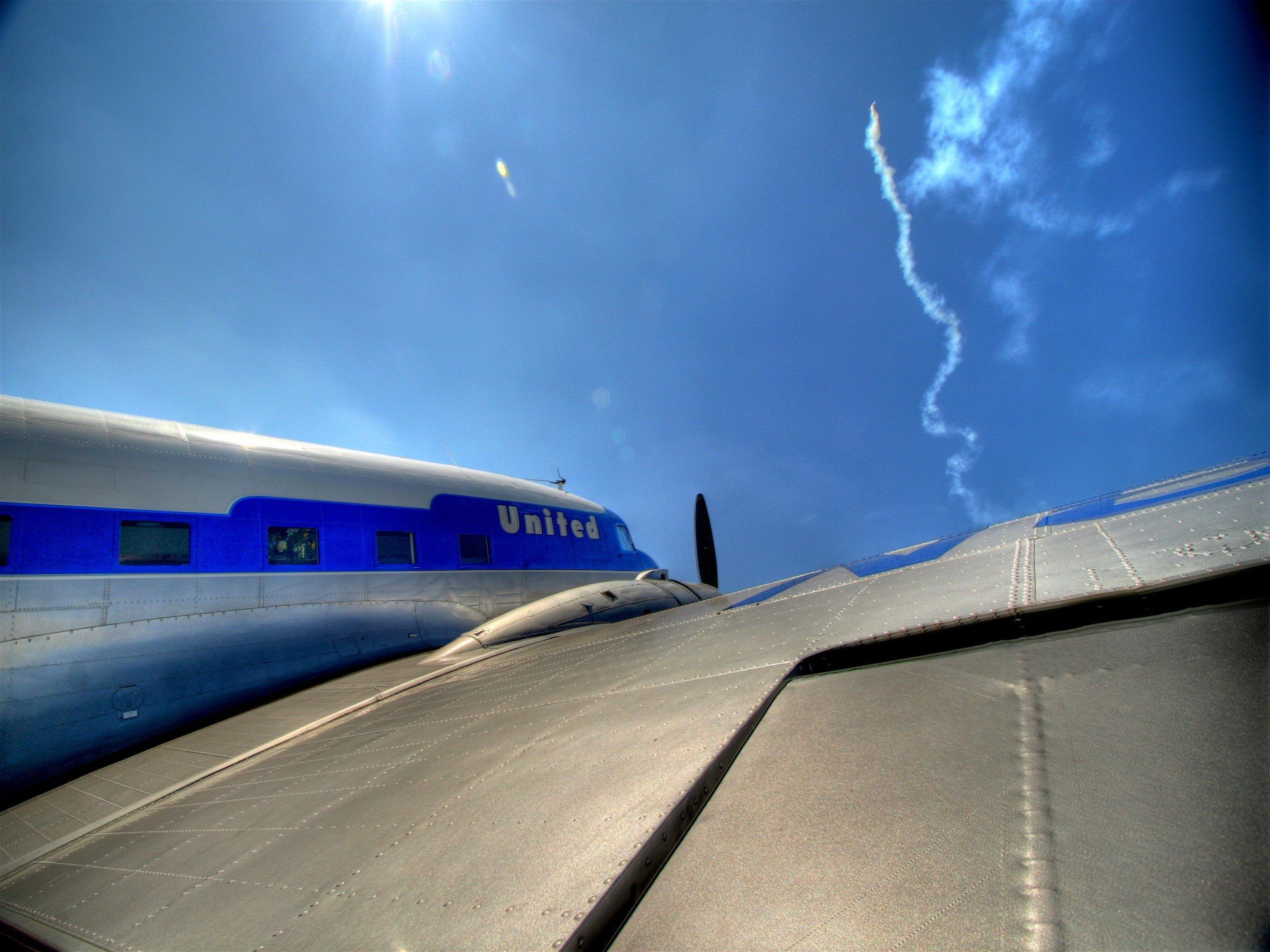 aereo ala razzo cielo