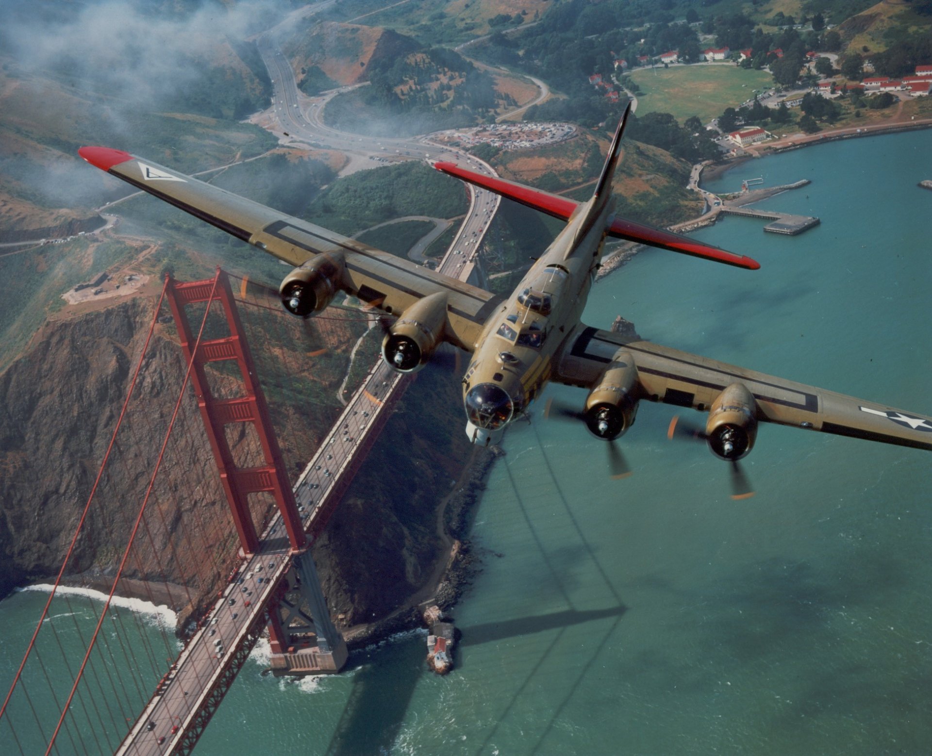 goldenes tor flugzeug brücke