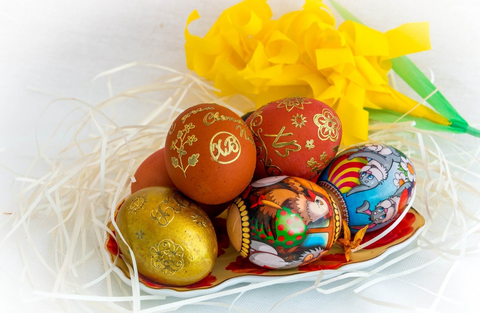 vacances pâques oeufs nid oeufs colorés