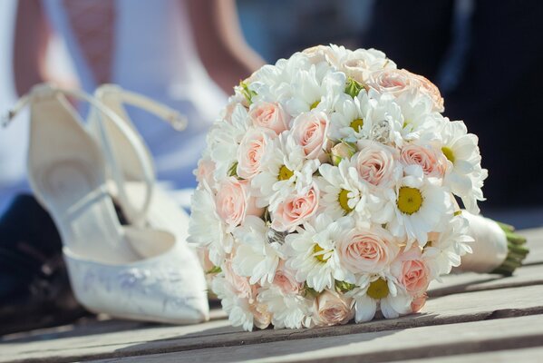 Hermoso ramo de rosas de boda