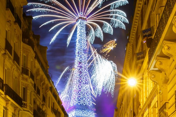 Feuerwerk in Paris am Tag der Bastille