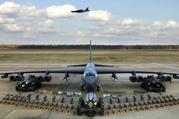 Demonstration von Bomber, Waffen und Ausrüstung