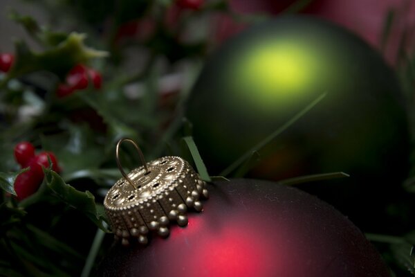 Christmas tree toys and red berries