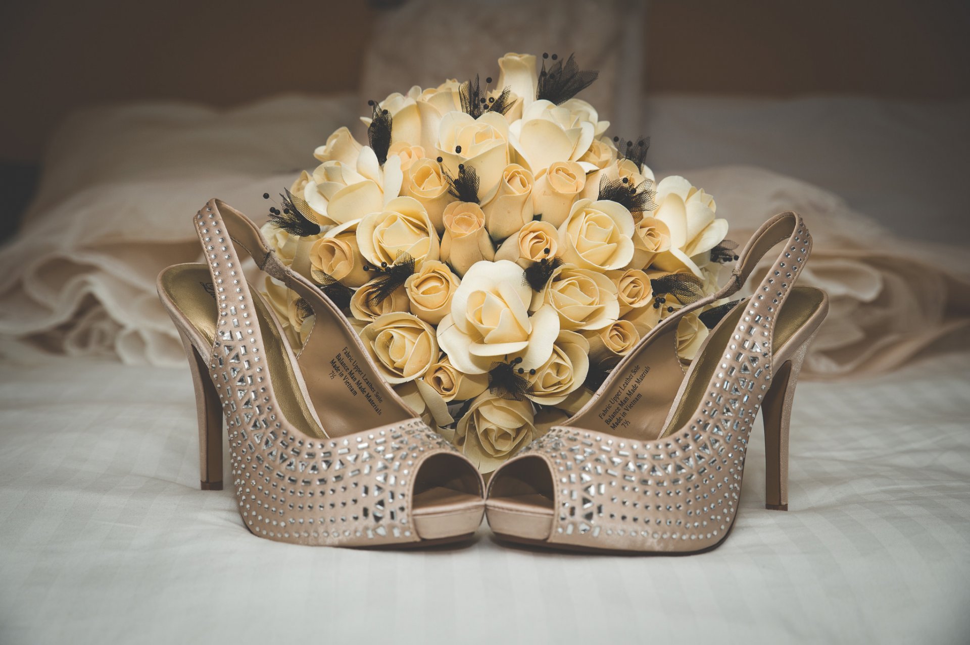 bouquet chaussures mariage fleurs