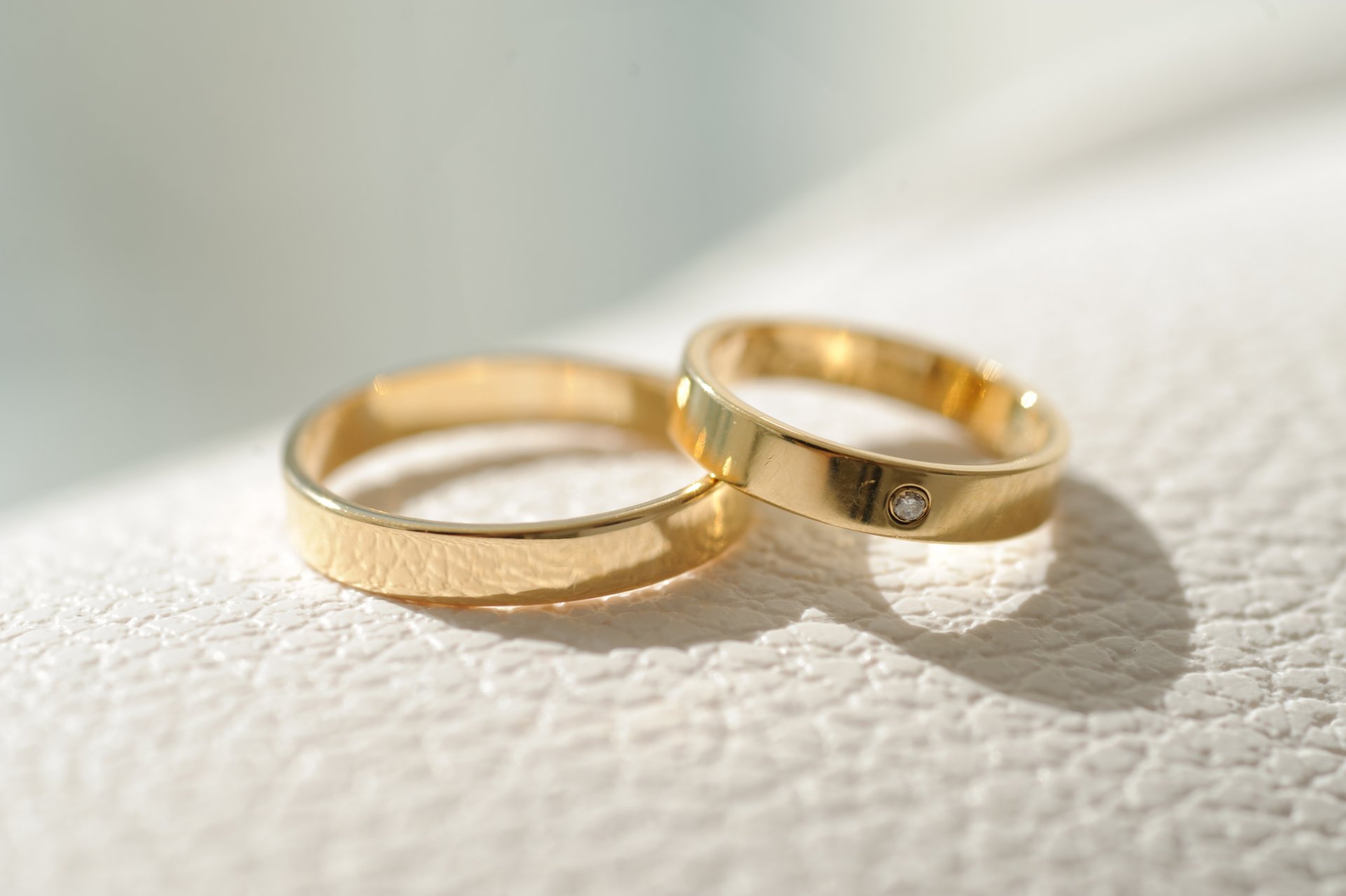 gold ringe hochzeit dekoration