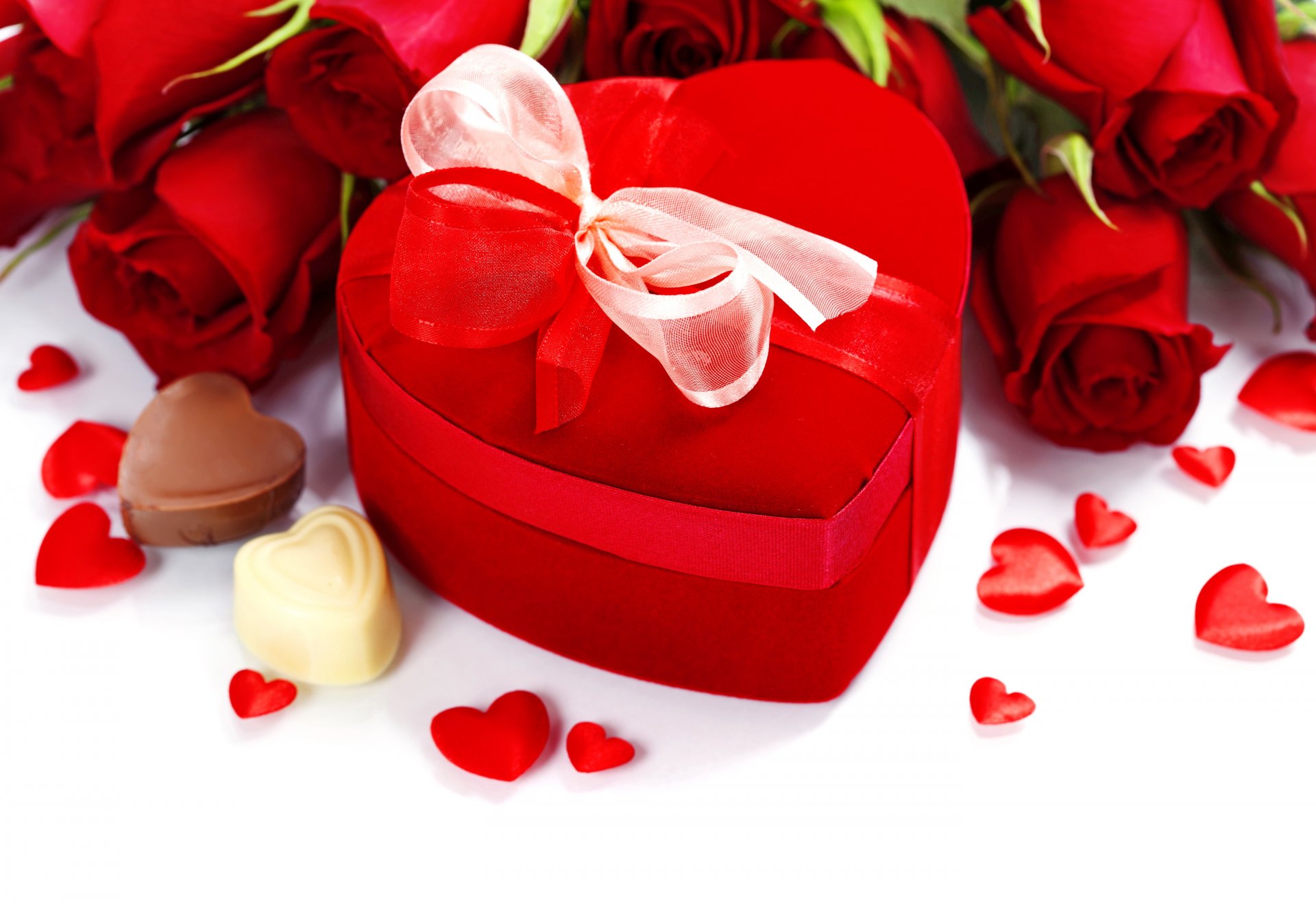 amore romantico rose bouquet cuore regalo caramelle cioccolato