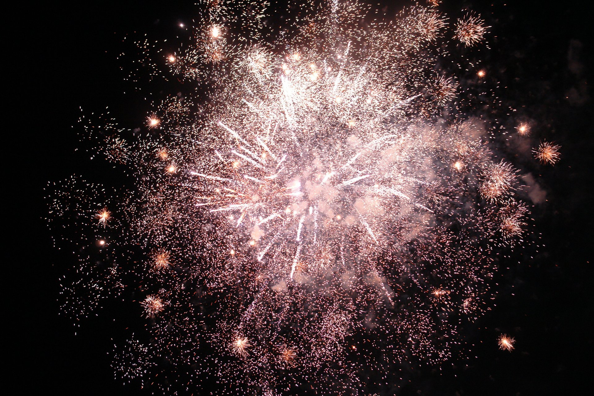 fuegos artificiales saludo vacaciones luces cielo noche