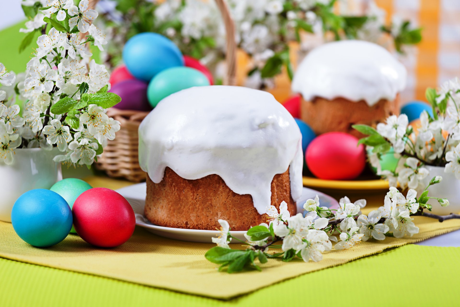 pâques oeufs gâteau glaçage fleurs printemps