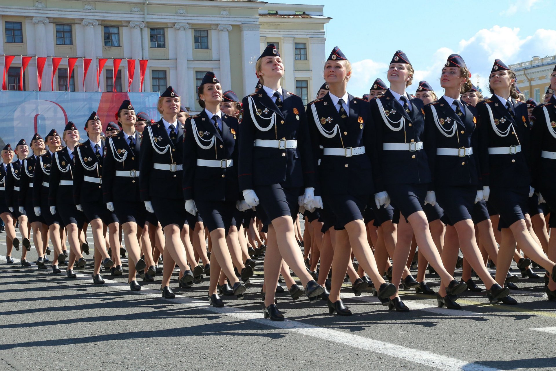 девушки день победы праздник красная площадь парад форма