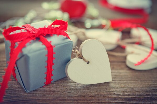 Happy Valentine coeur et cadeau