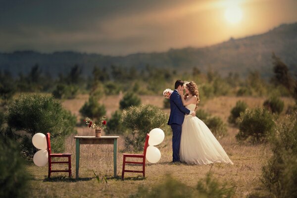 Ślubna sesja zdjęciowa dla nowożeńców. Ślub jest najważniejszym wydarzeniem dwojga zakochanych ludzi. Panna młoda i pan młody są piękni i szczęśliwi sfotografowani