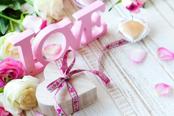 Deklaracja miłości z różowym napisem