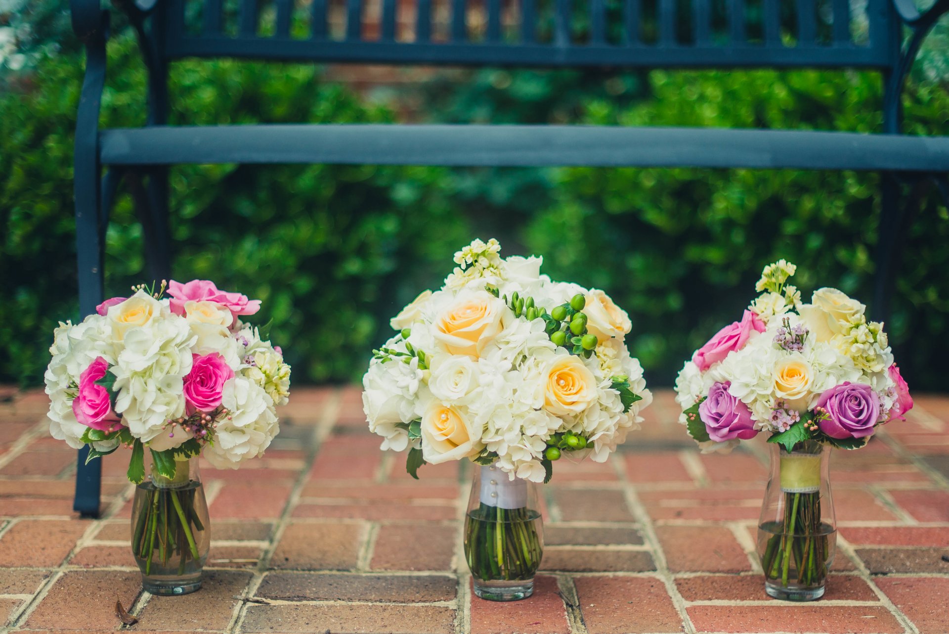 bouquet nuptiale fleurs roses vases