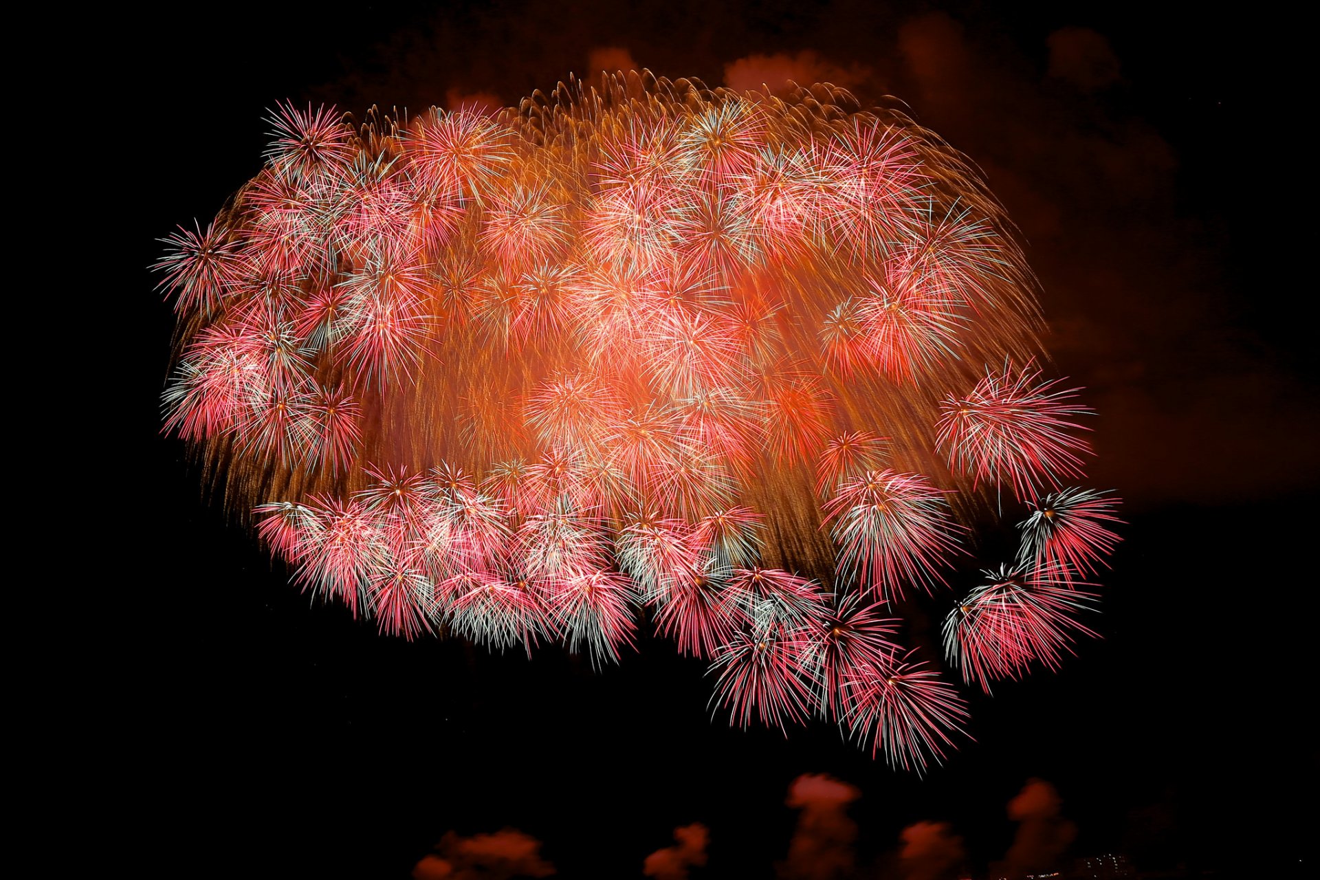 saludo fuegos artificiales cielo luces noche