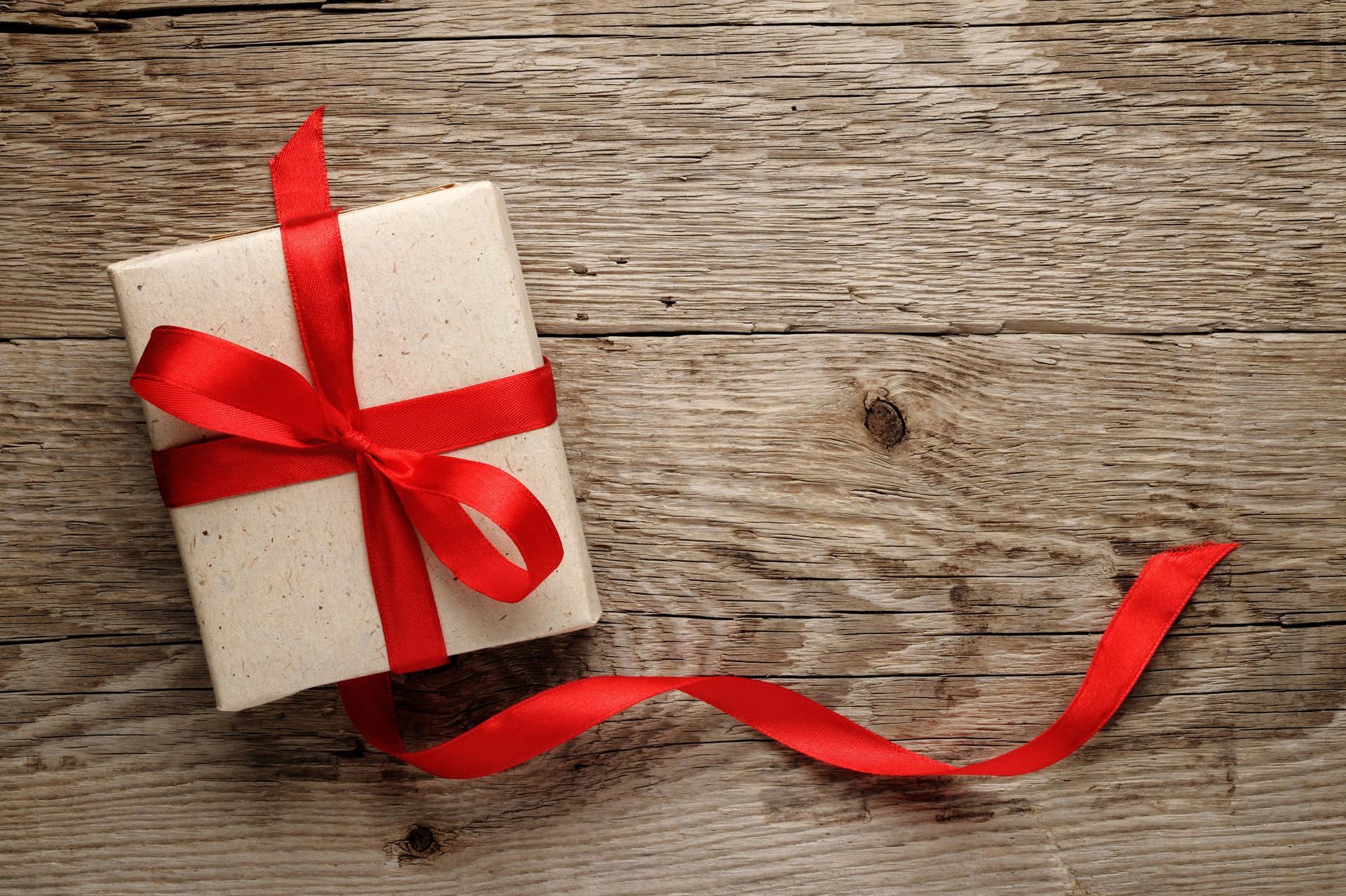 regalo caja cinta madera encaje