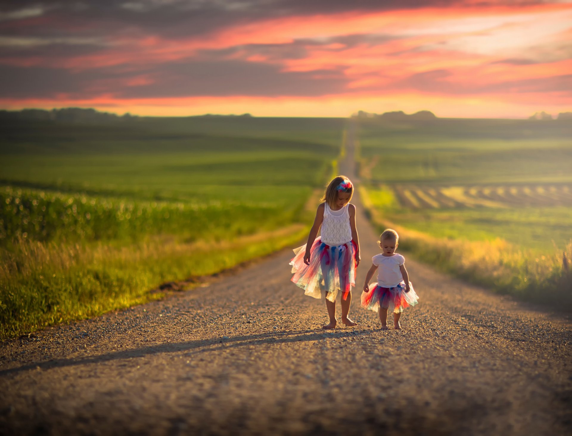 niños niñas faldas multicolor 4 de julio día de la independencia de los estados unidos carretera espacio