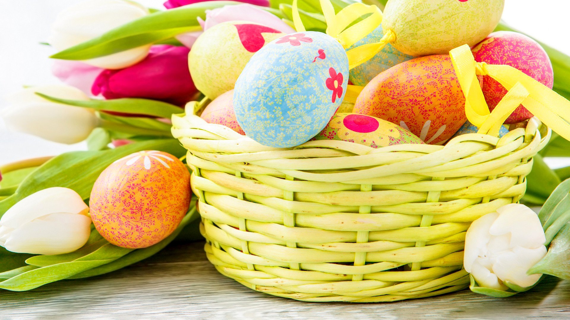 pasqua uova cesto fiori tulipano