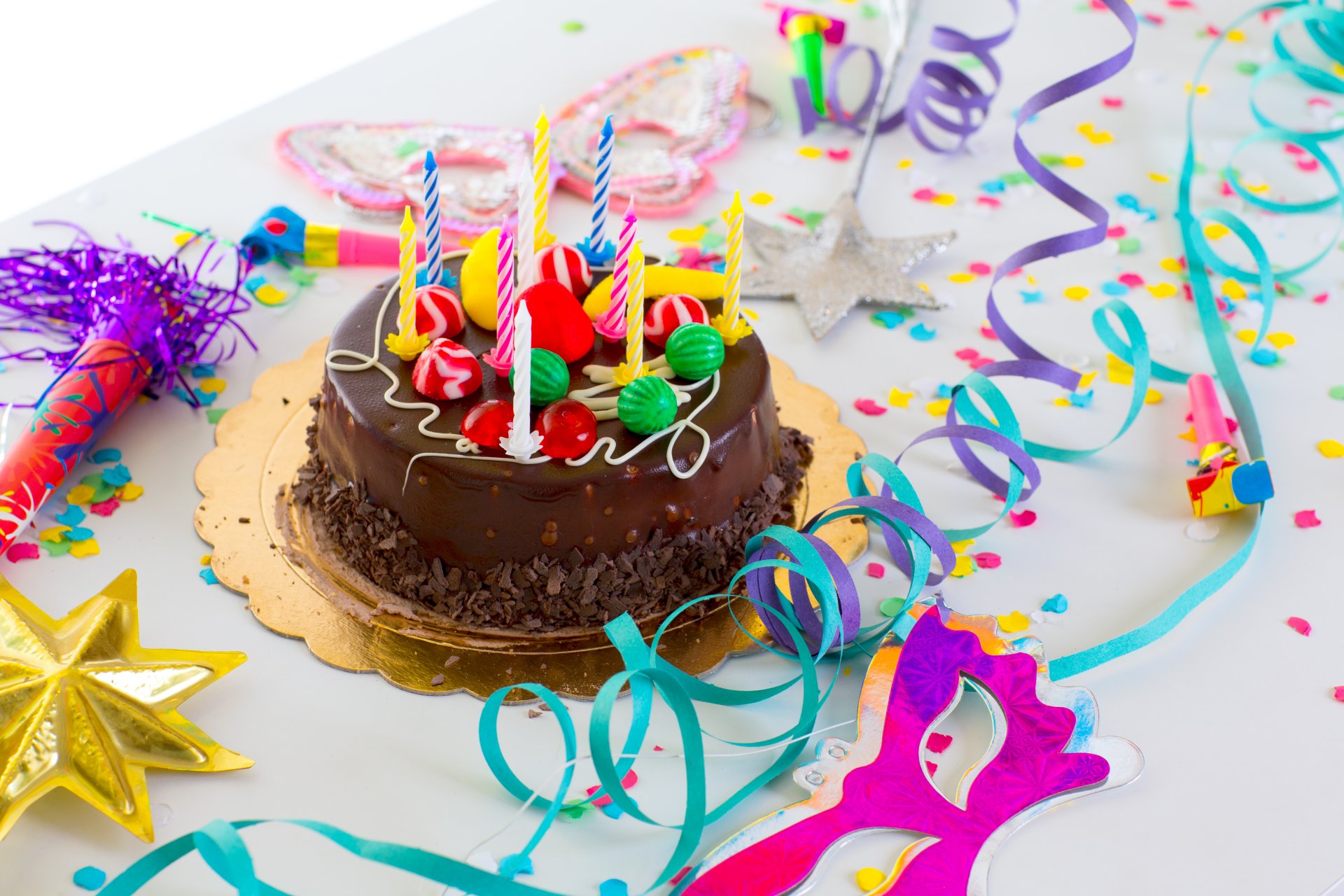 joyeux anniversaire bougies gâteau serpentine