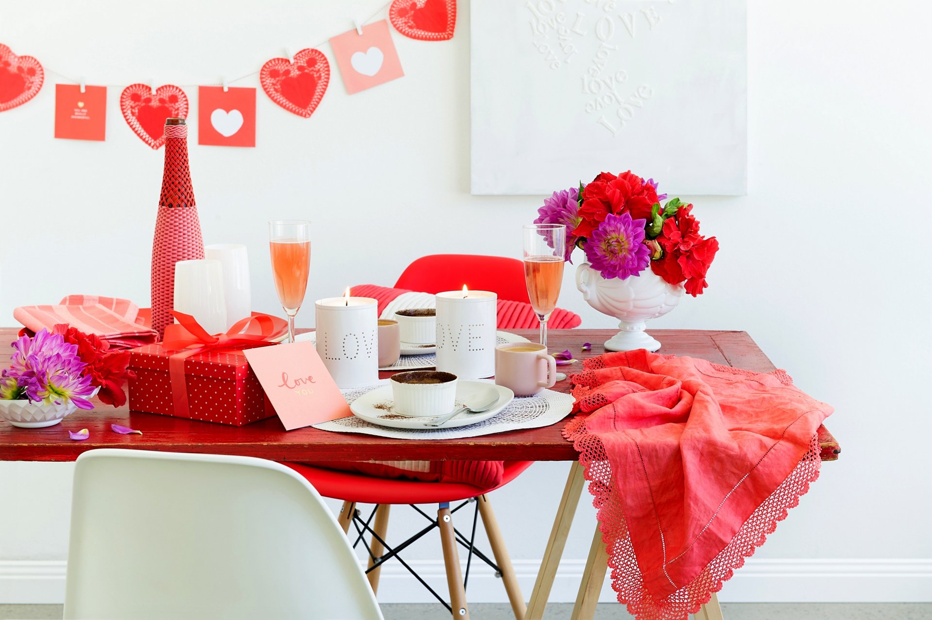 loisirs amour décoration de table boîte cadeau café bougies fleurs vacances coeur boissons