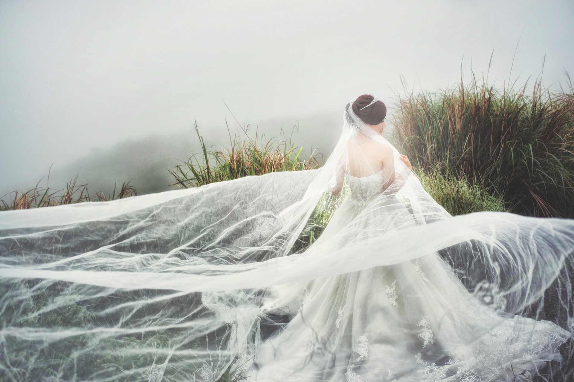 ragazza asiatica sposa vestito