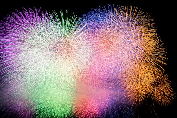 Fairwerk festivo nel cielo notturno