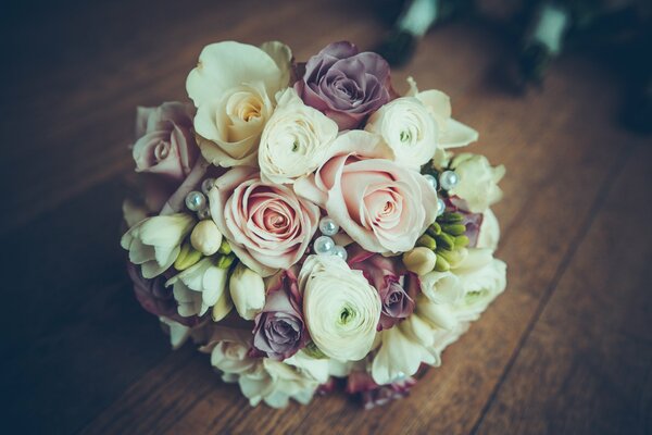 Bouquet de mariage délicat de roses