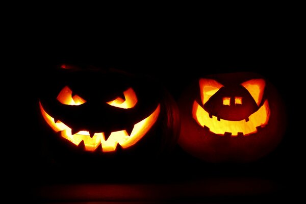 Il sorriso sinistro della zucca di Halloween