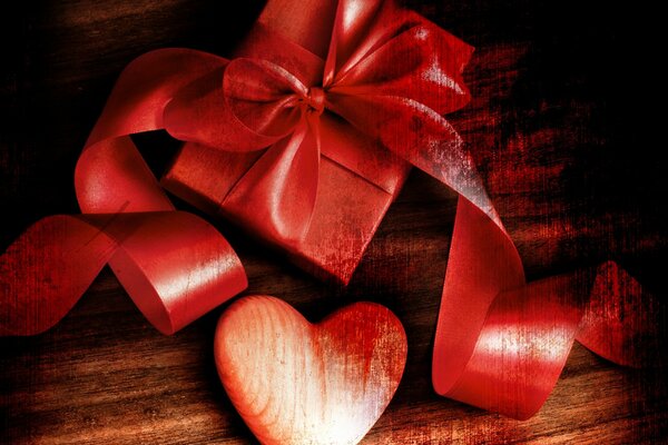 Regalo con nastro per San Valentino